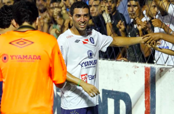 Fábio Paulista fez a festa da torcida no Baenão Fábio Paulista fez a festa da torcida no Baenão