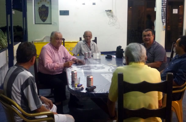 Roberto Macedo reune no Senadinho Roberto Macedo reune no Senadinho