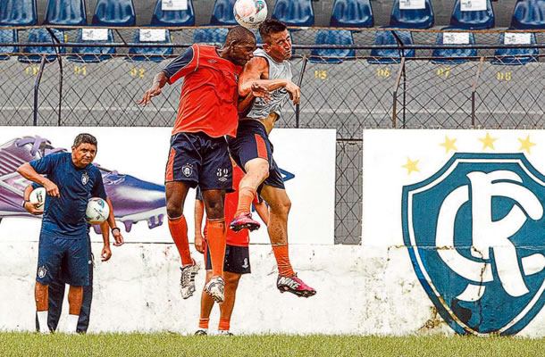 Flávio Araújo observa Gerônimo e Leandro Cearense Flávio Araújo observa Gerônimo e Leandro Cearense