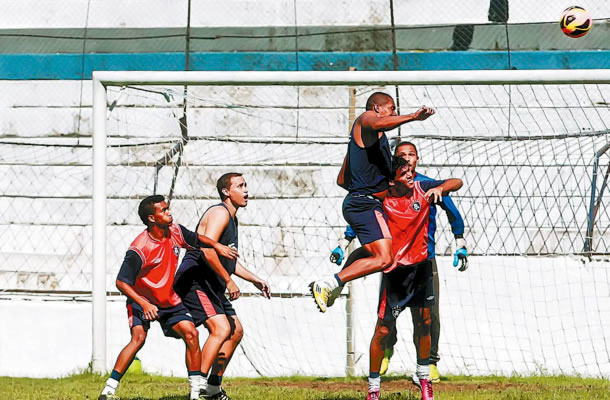 Coletivo no Baenão exigiu bastante da defesa remista Coletivo no Baenão exigiu bastante da defesa remista