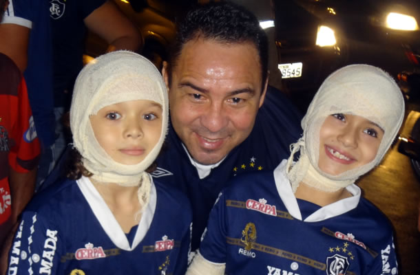 Rei Artur participou do protesto com torcedores Rei Artur participou do protesto com torcedores