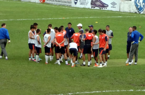 Jogadores remistas treinam no Baenão Jogadores remistas treinam no Baenão
