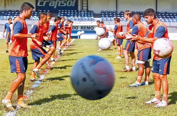 Jogadores remistas treinam no Baenão Jogadores remistas treinam no Baenão
