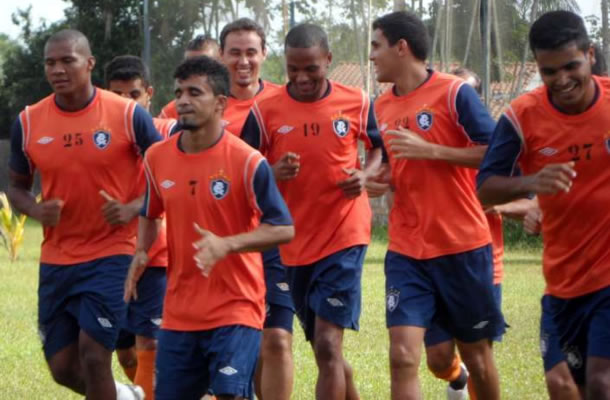 Jogadores remistas realizam coletivo Jogadores remistas realizam coletivo
