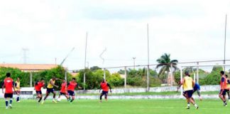 Jogadores remistas realizam coletivo