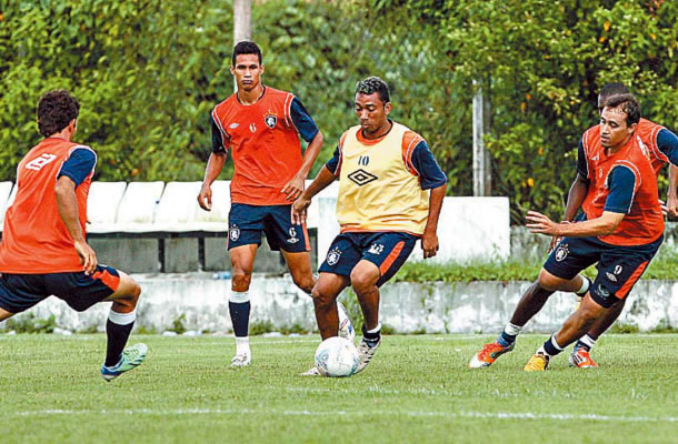 Jogadores remistas realizam coletivo Jogadores remistas realizam coletivo