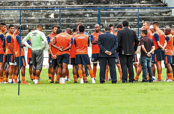 Dirigentes dão incentivo aos atletas no Baenão Dirigentes dão incentivo aos atletas no Baenão