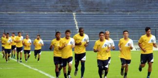 Jogadores realizam atividade física no Baenão
