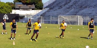 Jogadores remistas realizam atividade física