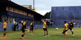 Jogadores remistas realizam atividade física