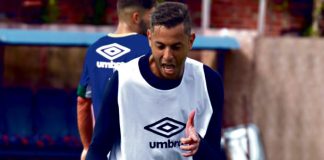 “Time precisa de líderes”, diz goleiro Fernando Henrique Fernando Henrique