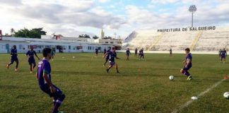 Jogadores remistas realizam atividade física