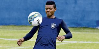 Remo recebe proposta por atacante da base e admite venda Amauri