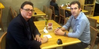 André Cavalcante conversa com técnico Léo Condé e executivo Gustavo Mendes André Cavalcante e Léo Condé