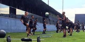 Jogadores remistas realizam atividade física