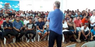 Josué Teixeira ministra palestra em apresentação das categorias de base Josué Teixeira