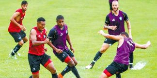 Técnico testa mudança na zaga antes da estreia Val Barreto, Marquinhos e Henrique