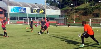Com virose, volante Elizeu é poupado de treino e vira dúvida Jogadores remistas realizam atividade física