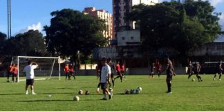 Jogadores remistas realizam atividade física