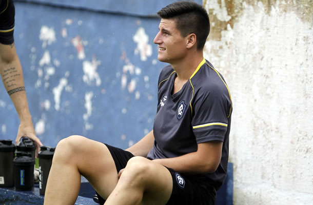 Nano Krieger afirma que foi dispensado através do WhatsApp Nano Krieger