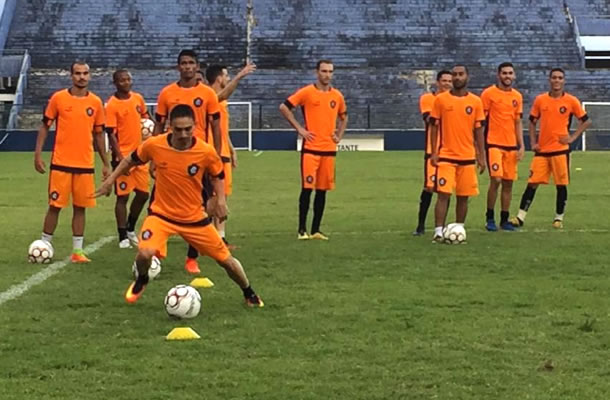 Jogadores festejam presença de Edgar e Pimentinha contra Sampaio Corrêa-MA Pimentinha