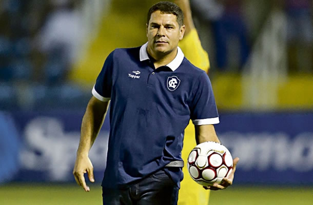 Léo Goiano vibra com boa performance em sua estréia no comando azulino Fortaleza-CE 1x1 Remo (Léo Goiano)