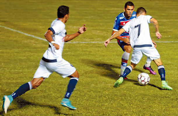 O famoso “dedo do técnico” já começou a aparecer no Leão Fortaleza-CE 1x1 Remo (Léo Rosa e Pimentinha)