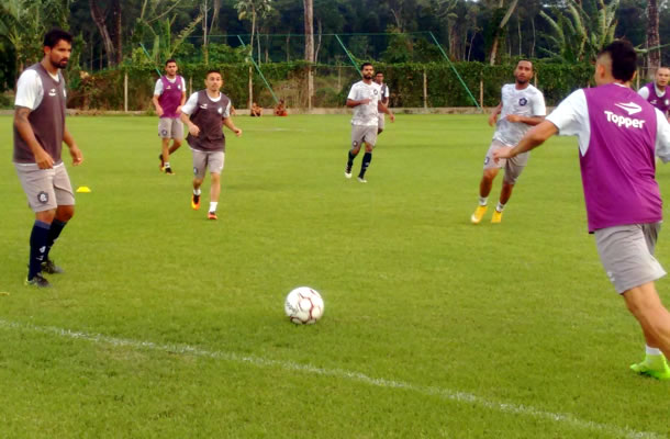 Jogadores remistas realizam atividade física