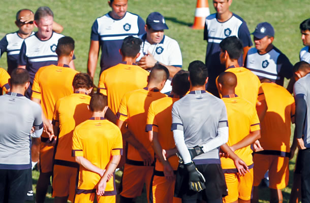 Leão corta folgas e vai tentar corrigir os erros na semana Léo Goiano