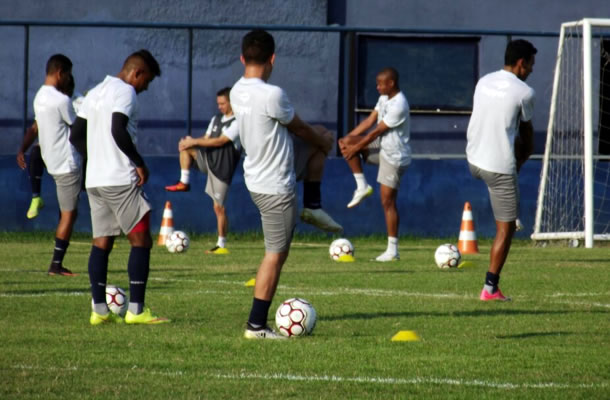 Jogadores remistas realizam atividade física