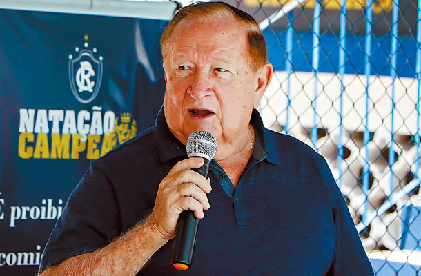 Manoel Ribeiro diz que não sai Manoel Ribeiro