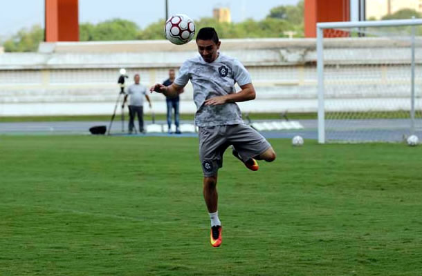 Pimentinha nos braços da galera Pimentinha