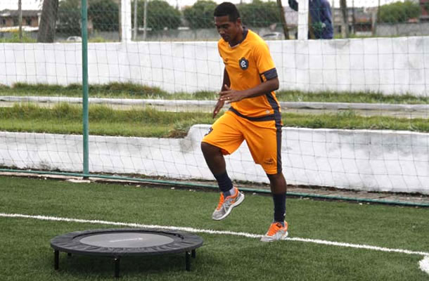 Dudu aguarda sua vez de mostrar serviço Dudu