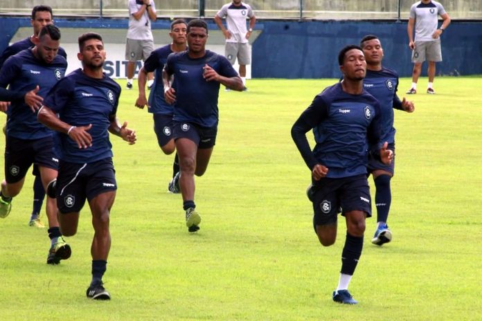 Jogadores remistas realizam atividade física