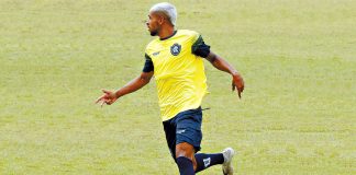 Gustavo Ramos não esconde alegria com volta do Baenão Gustavo Ramos