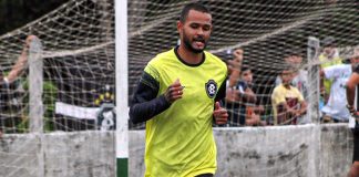 Wesley comemora retorno com gol Wesley