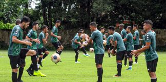 Jogadores remistas realizam atividade física
