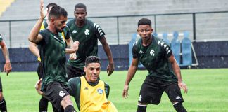 Jogadores remistas realizam atividade física