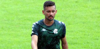 Sem chances com ex-técnico, artilheiro da base valoriza Mazola: “Dá oportunidades” Wallace