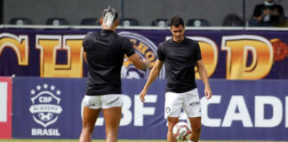 Volante azulino confirma presença contra o Brasil-RS: “Estou sem dores” Felipe Gedoz e Lucas Siqueira