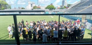 Torcedores protestam no Baenão