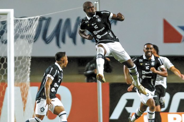 Remo 2×1 Volta Redonda-RJ (Ronald, Diego Ivo e Claudinei) – Foto: Ivan Duarte (O Liberal)