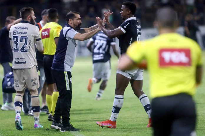 Remo 3×1 Trem-AP (Léo Lang, Gustavo Morínigo e Ribamar) – Foto: Thiago Gomes (O Liberal)