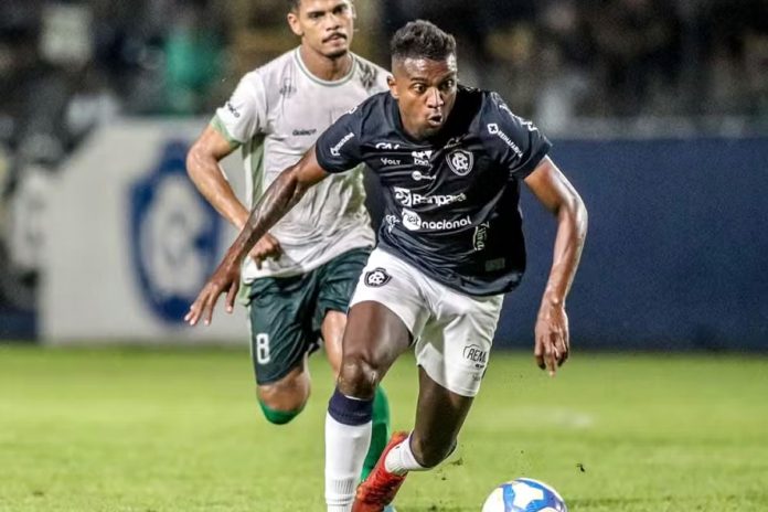 Remo 1×0 Floresta-CE (Kelvin) – Foto: Sílvio Garrido Remo 1×0 Floresta-CE (Kelvin) – Foto: Sílvio Garrido