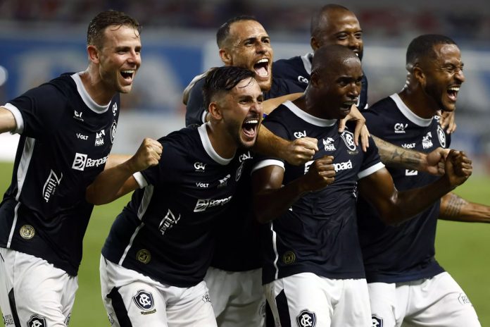 Remo 1×1 Paysandu (Klaus, Giovanni Pavani, Pedro Castro, Adailton, Reynaldo e Rafael Castro) – Foto: Cristino Martins (O Liberal)