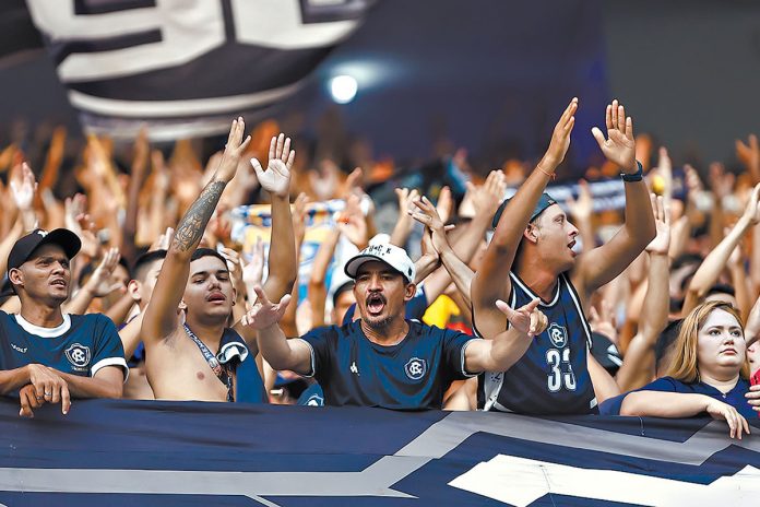 Fenômeno Azul no Mangueirão – Foto: Thiago Gomes (O Liberal) Fenômeno Azul no Mangueirão – Foto: Thiago Gomes (O Liberal)