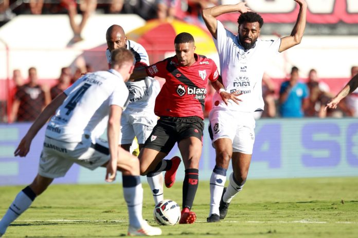 Atlético-GO 1×1 Remo (Klaus, Reynaldo e Caio Vinícius) – Foto: Fábio Lima Atlético-GO 1×1 Remo (Klaus, Reynaldo e Caio Vinícius) – Foto: Fábio Lima