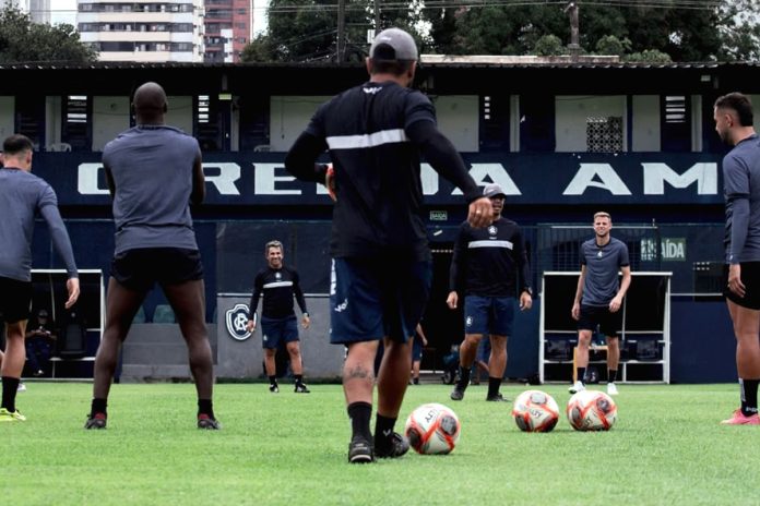 Jogadores remistas realizam atividade física – Foto: Samara Miranda (Clube do Remo) Jogadores remistas realizam atividade física – Foto: Samara Miranda (Clube do Remo)