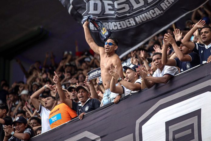 Fenômeno Azul no Mangueirão – Foto: Rodolfo Valle (Clube do Remo) Fenômeno Azul no Mangueirão – Foto: Rodolfo Valle (Clube do Remo)