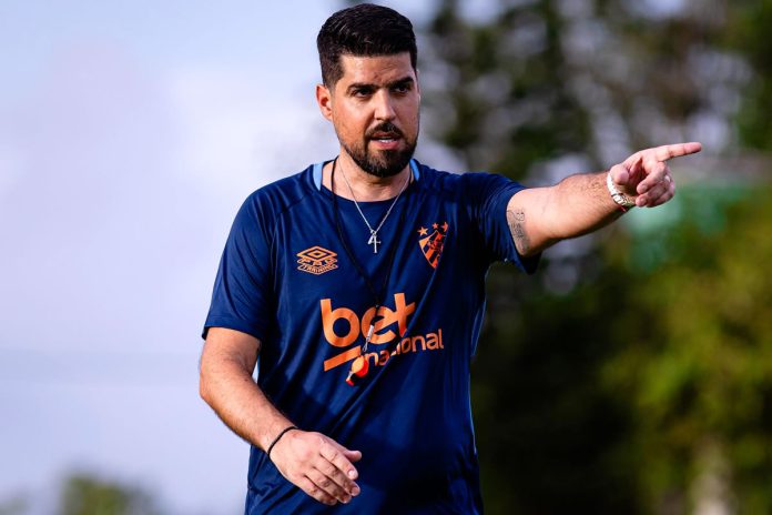 António Oliveira – Foto: Paulo Paiva (Sport-PE)